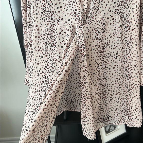 Torrid Chiffon Twist Front Tunic Shirt Tan Leopard Print Plus Size 5X - Picture 8 of 16